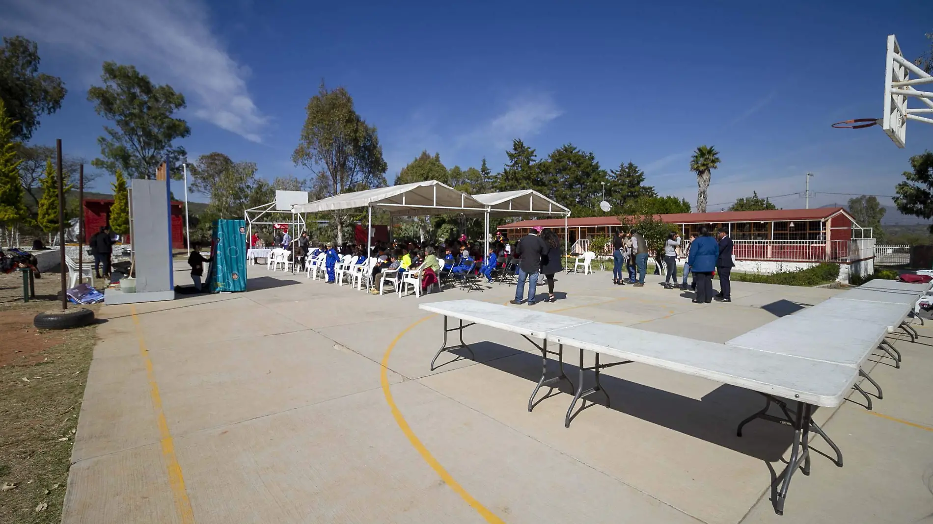 Es necesaria la construcción del arco techo en la primaria de El Sitio, para proteger a los alumnos de las inclemencias del clima. Foto César Ortiz